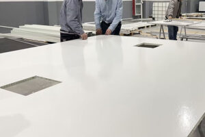 Быстрая сборка кузова из лёгких композитных панелей