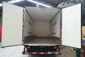 5,5-метровый кузов для сухих грузов экспортирован в Чили